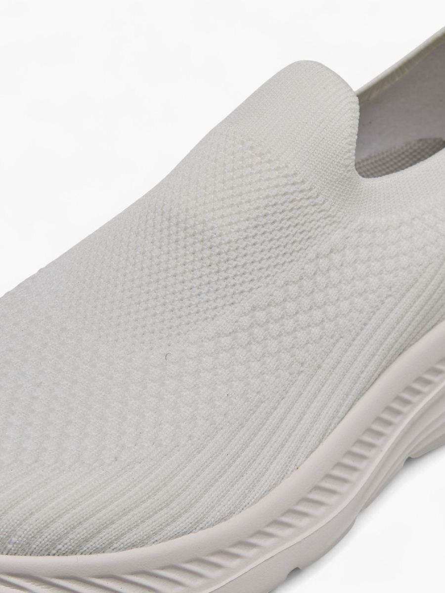 Slip-On Sports Shoes