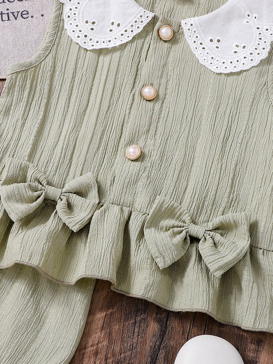 مجموعة من بلوزة بدون أكمام بحافة كشكش وشورت للأطفال
