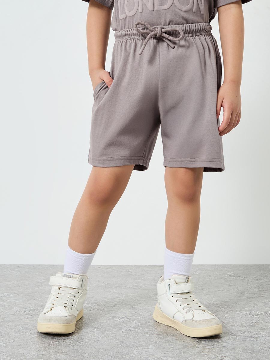 Boys Embossed Print Oversized T-Shirt and Shorts Set