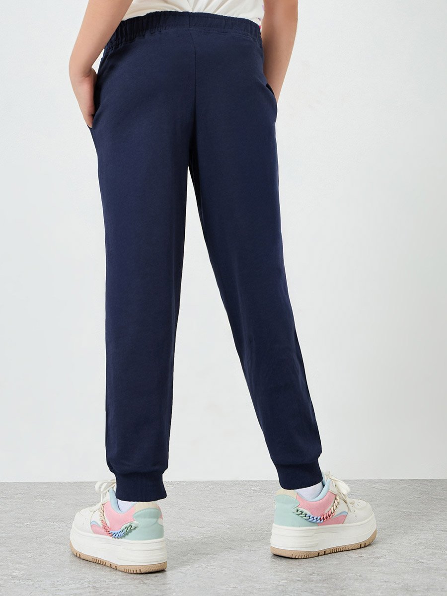 Teen Girls Solid Joggers with Badge