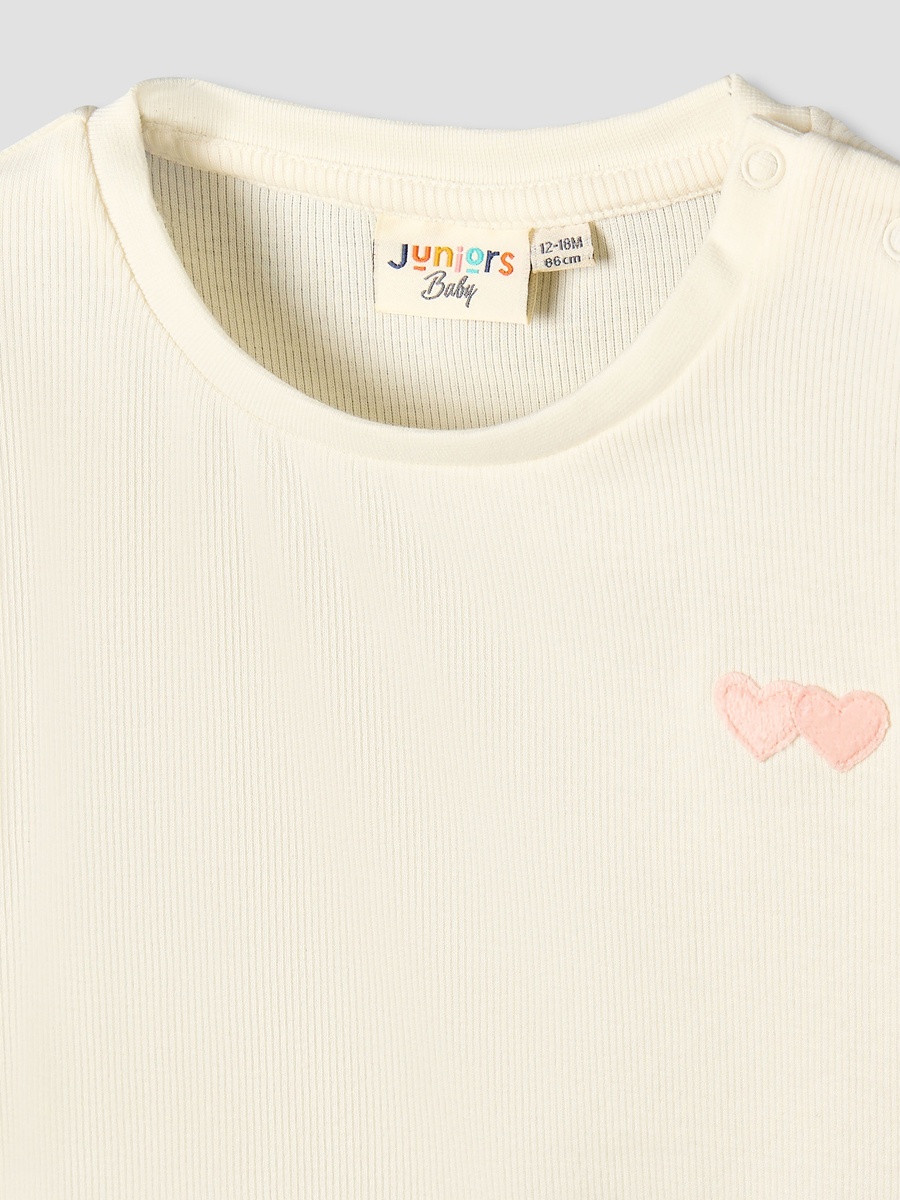 Crew Neck Long Sleeves T-Shirt with Heart Applique