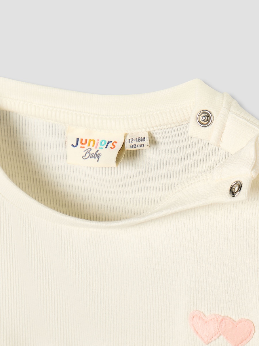 Crew Neck Long Sleeves T-Shirt with Heart Applique