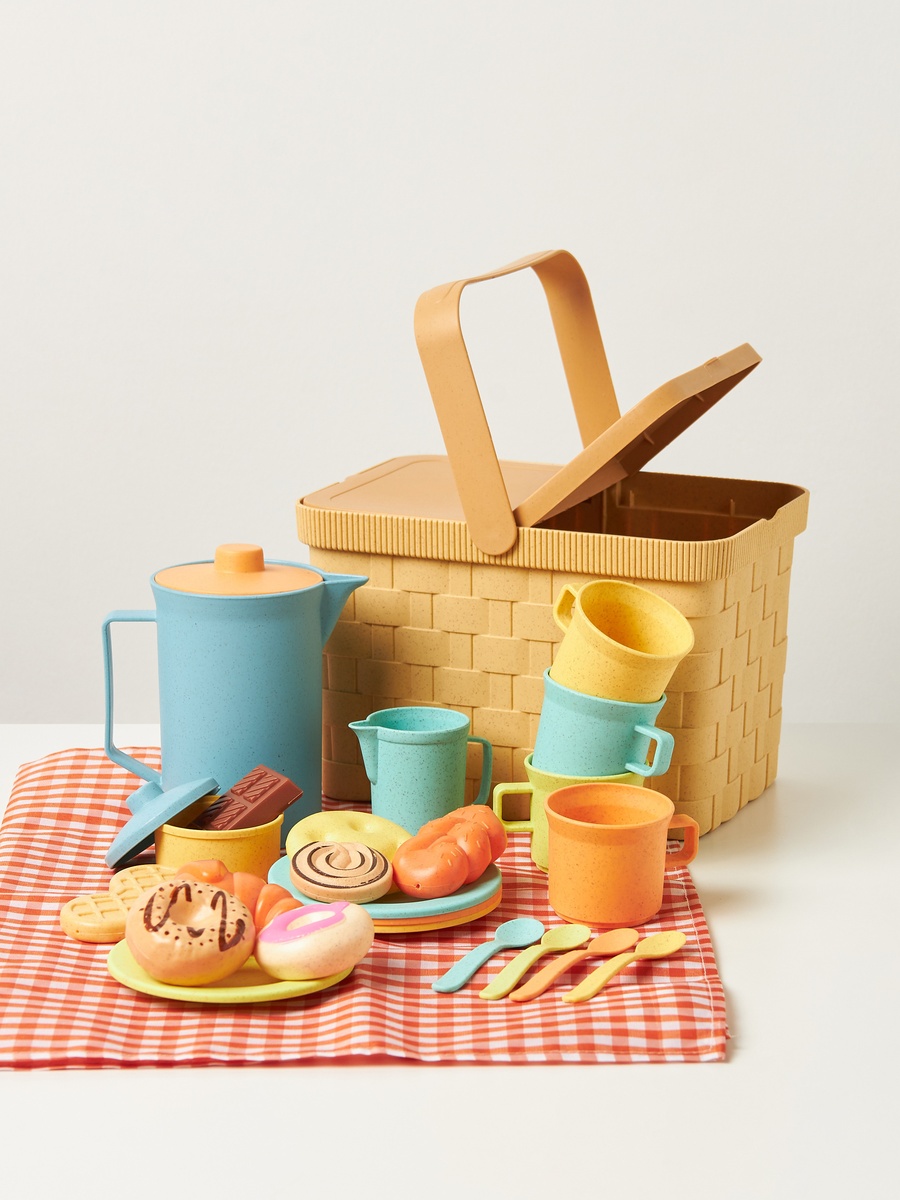 27-Piece Picnic Teapot Playset
