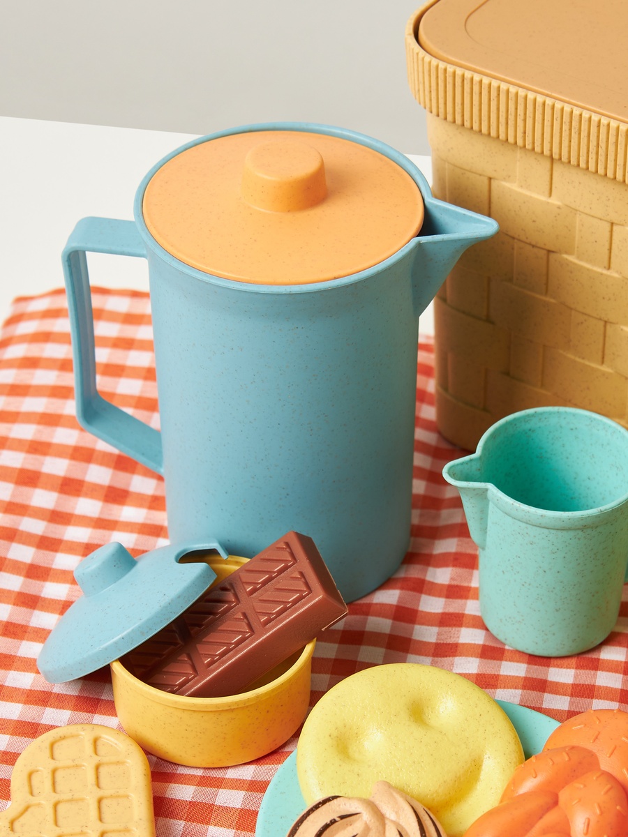 27-Piece Picnic Teapot Playset