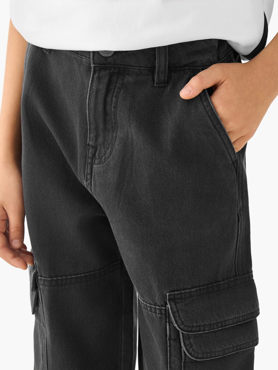 Mid-Rise Cargo Jeans with Pockets