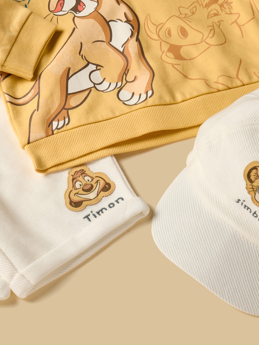 The Lion King Print Sweatshirt with Shorts and Cap