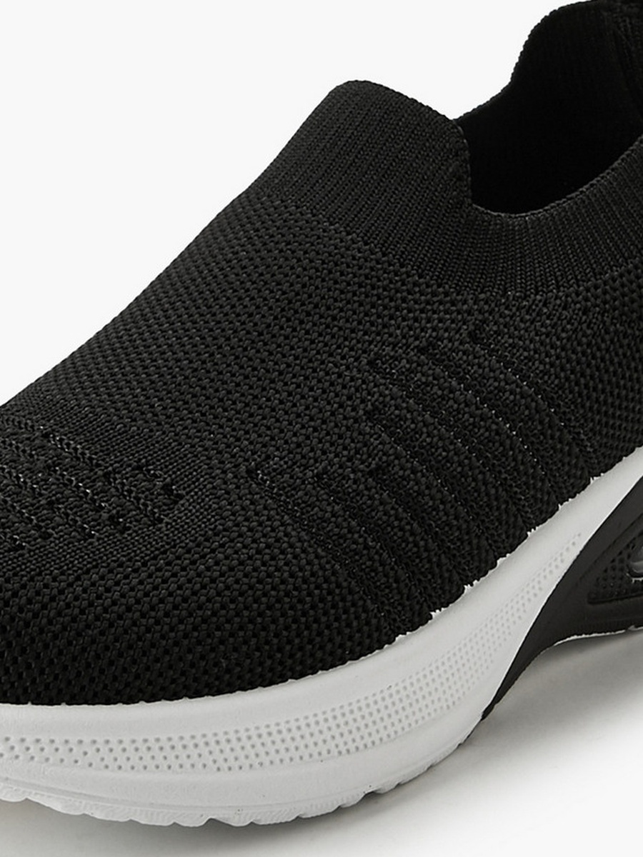 Slip-On Sports Shoes