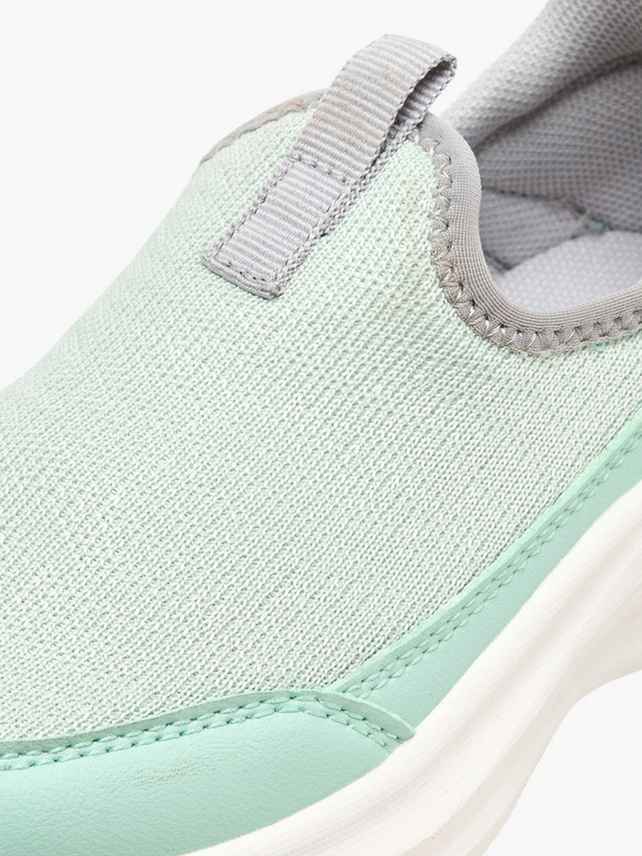 Slip-On Sports Shoes