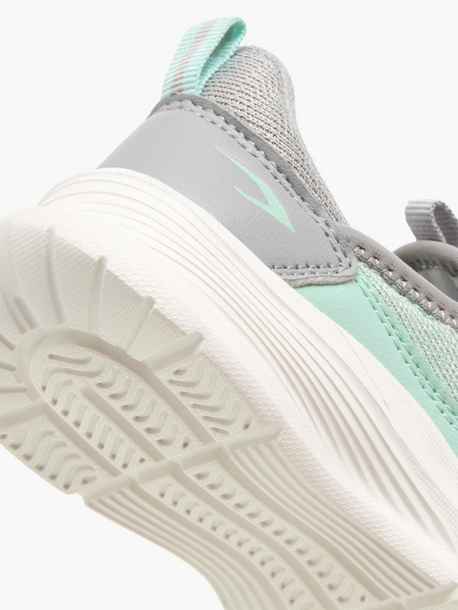 Slip-On Sports Shoes