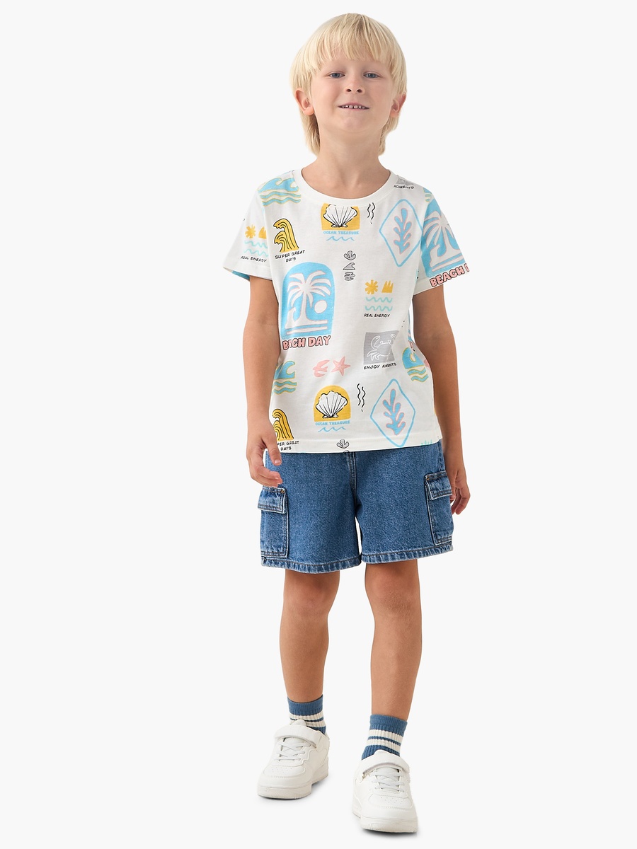 Round Neck Short Sleeves T-Shirt with Graphic Print