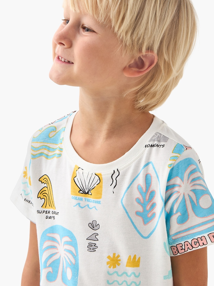 Round Neck Short Sleeves T-Shirt with Graphic Print