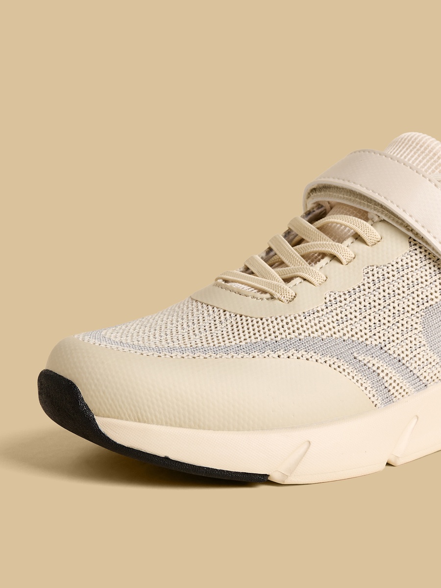 Textured Flyknit Sports Shoes with Hook and Loop Closure