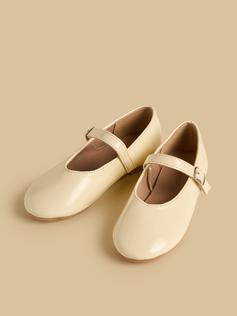 Mary Jane Shoes with Buckle Closure