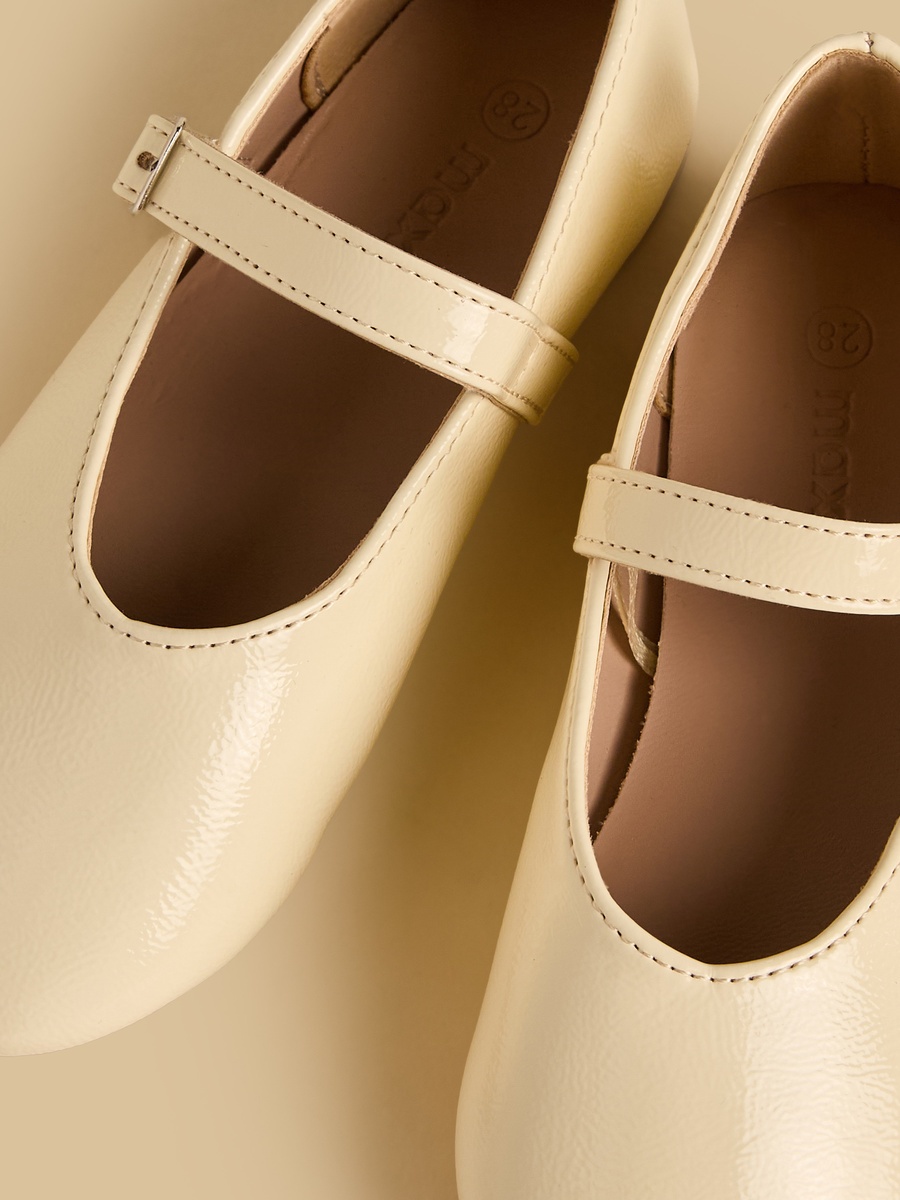 Mary Jane Shoes with Buckle Closure