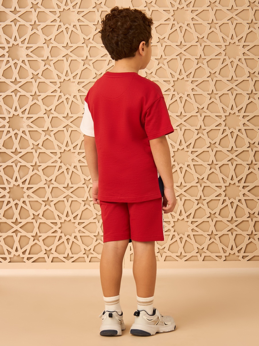طقم تيشيرت وشورت قطن متعدد التصاميم