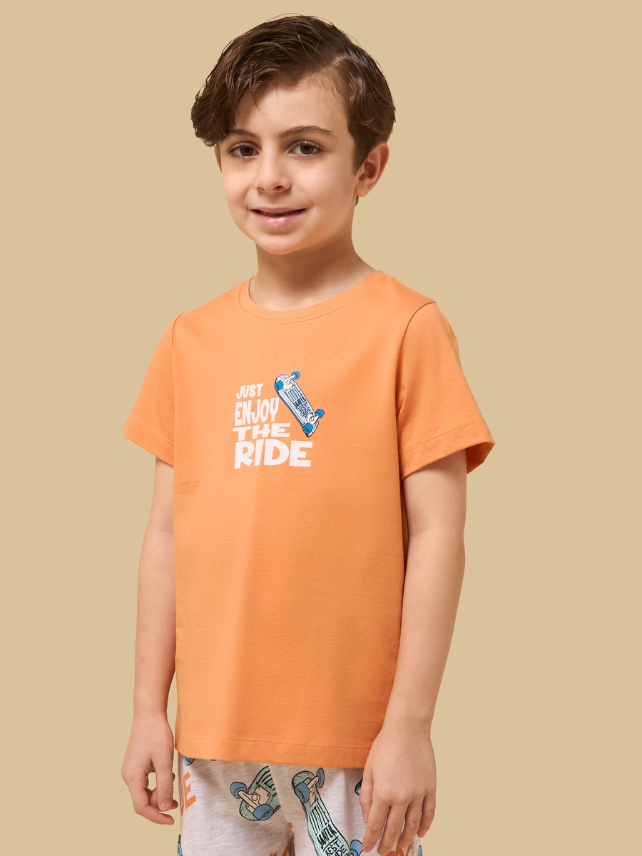 مجموعة من شورت قطن بطبعة لوح تزلج