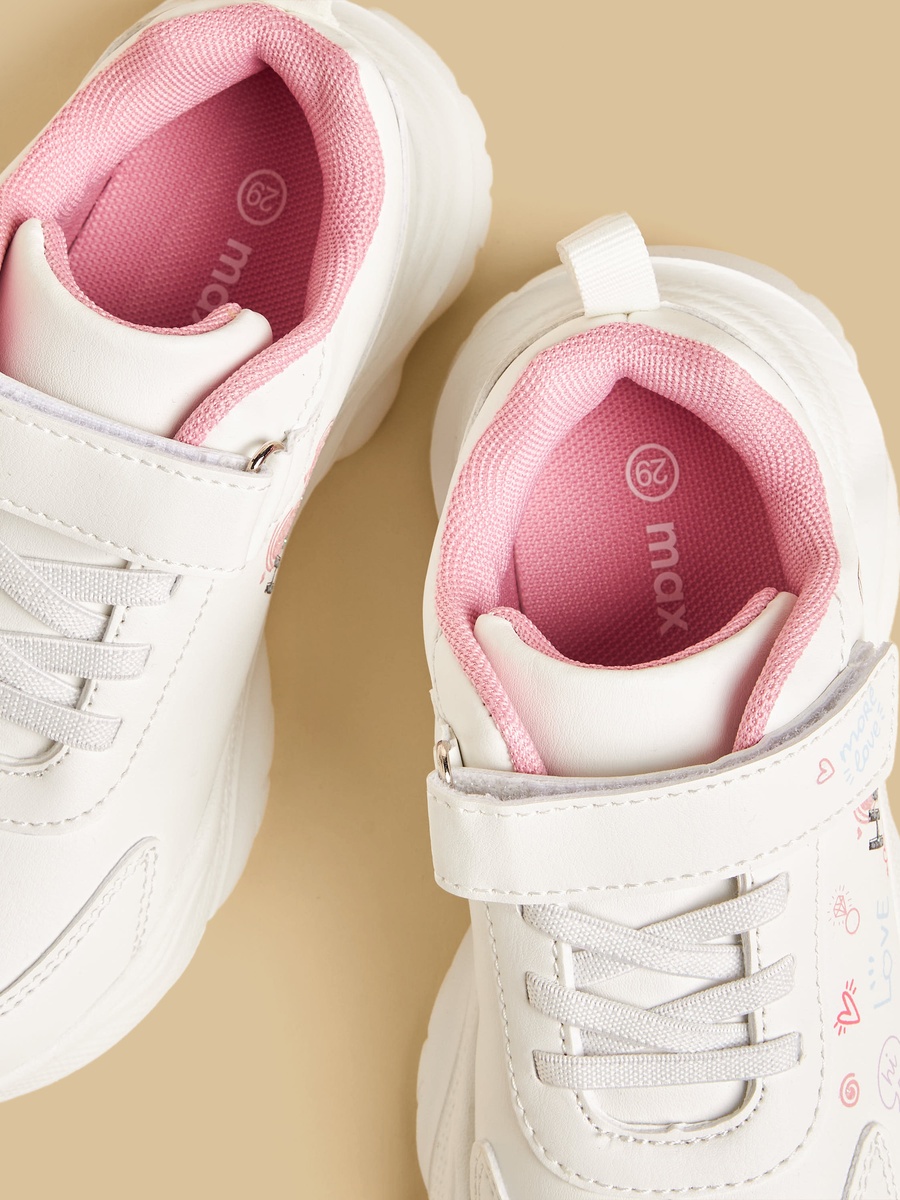 Graphitti Sports Shoes with Hook and Loop Closure