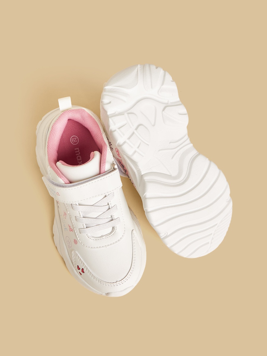 Graphitti Sports Shoes with Hook and Loop Closure