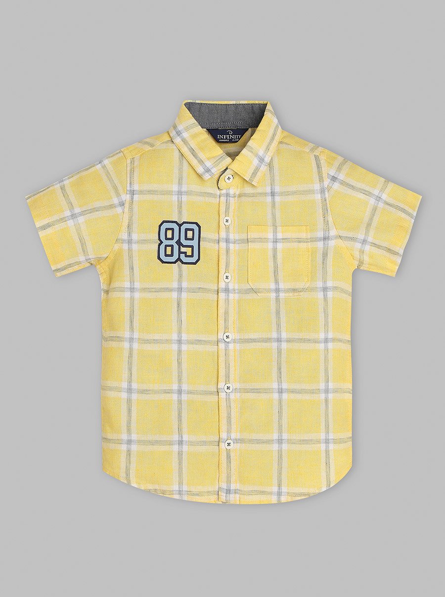 بلوزة كاروهات بأكمام قصيرة