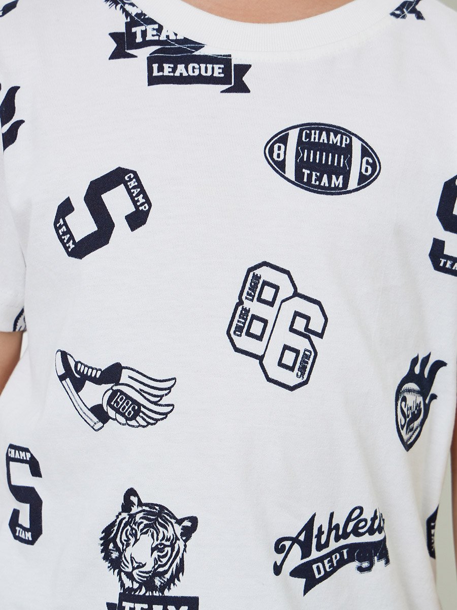 مجموعة من شورت واحد و 2 تيشيرت مطبوع للأطفال