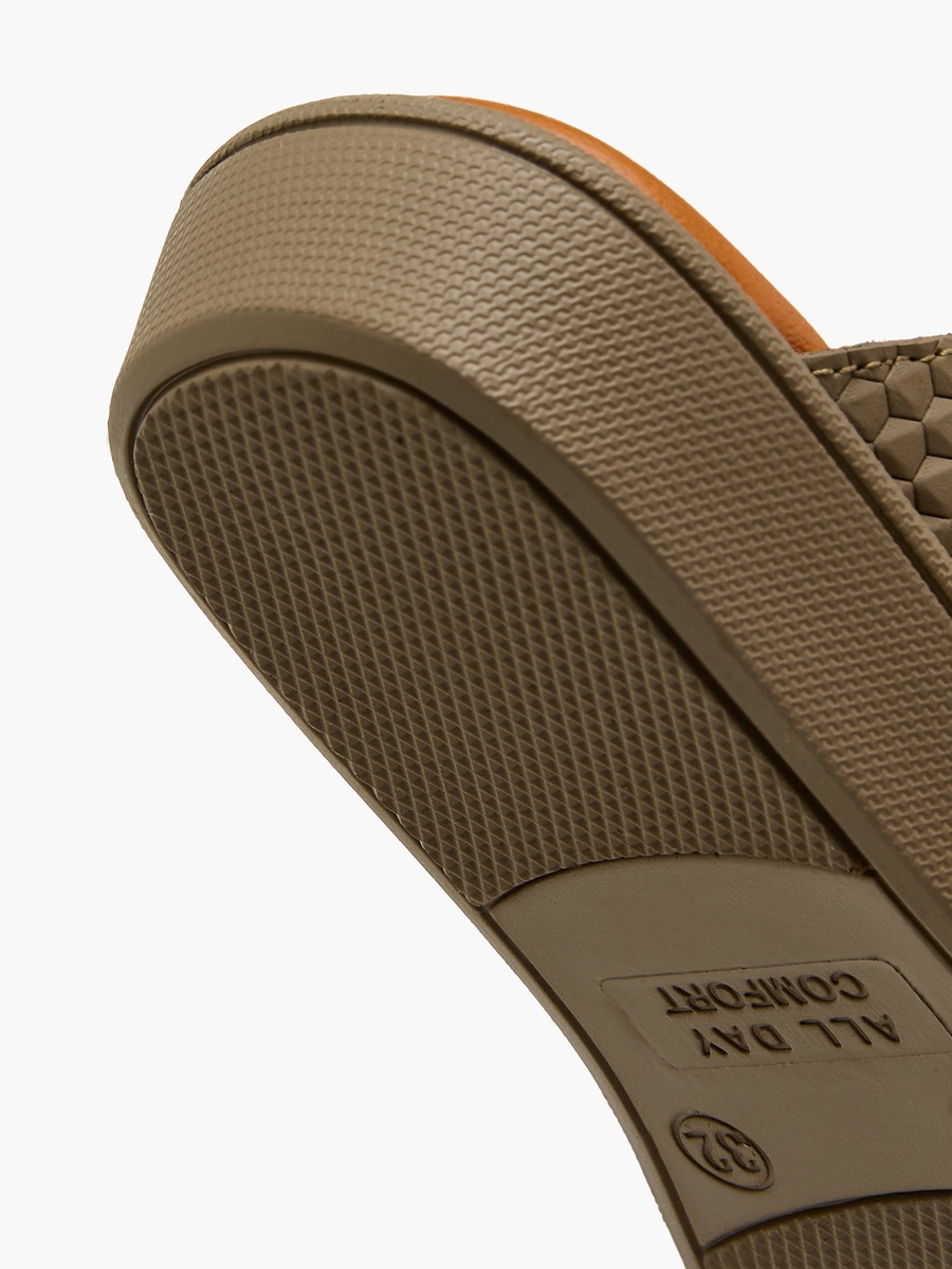 Slip-On Leather Arabic Sandals
