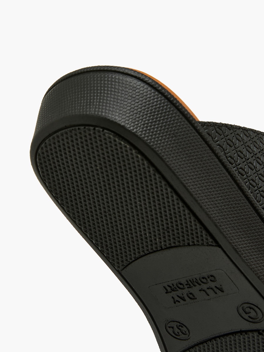 Slip-On Leather Arabic Sandals