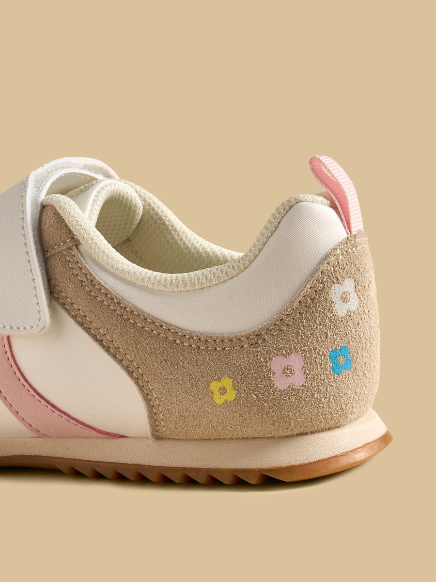 Colourblock Sports Shoes with Hook and Loop Closure