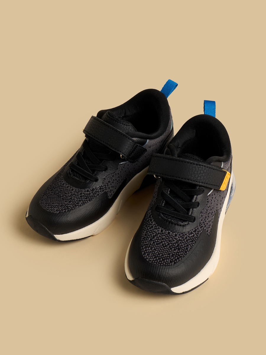 Flyknit Textured Sports Shoes with Hook and Loop Closure