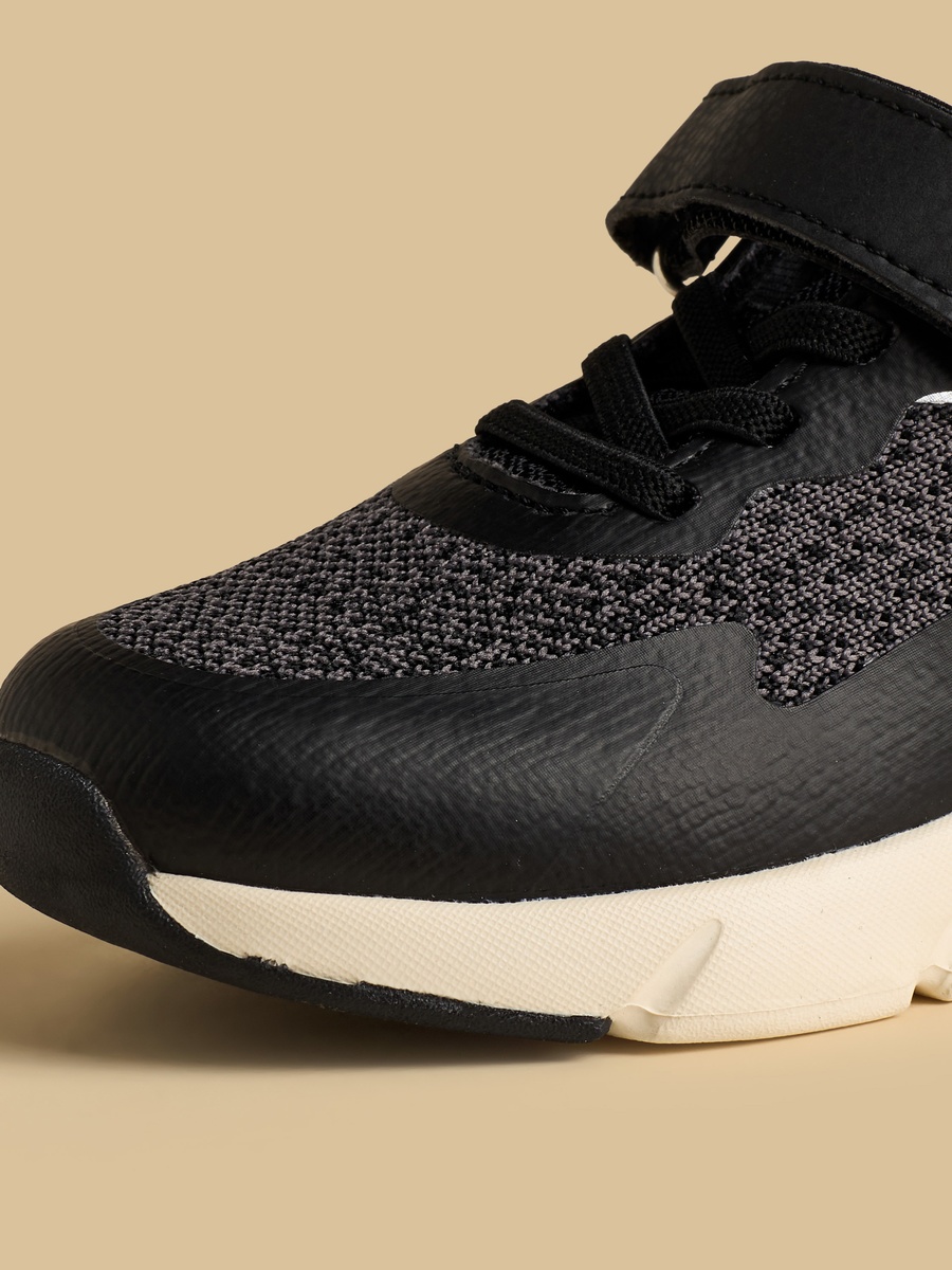 Flyknit Textured Sports Shoes with Hook and Loop Closure