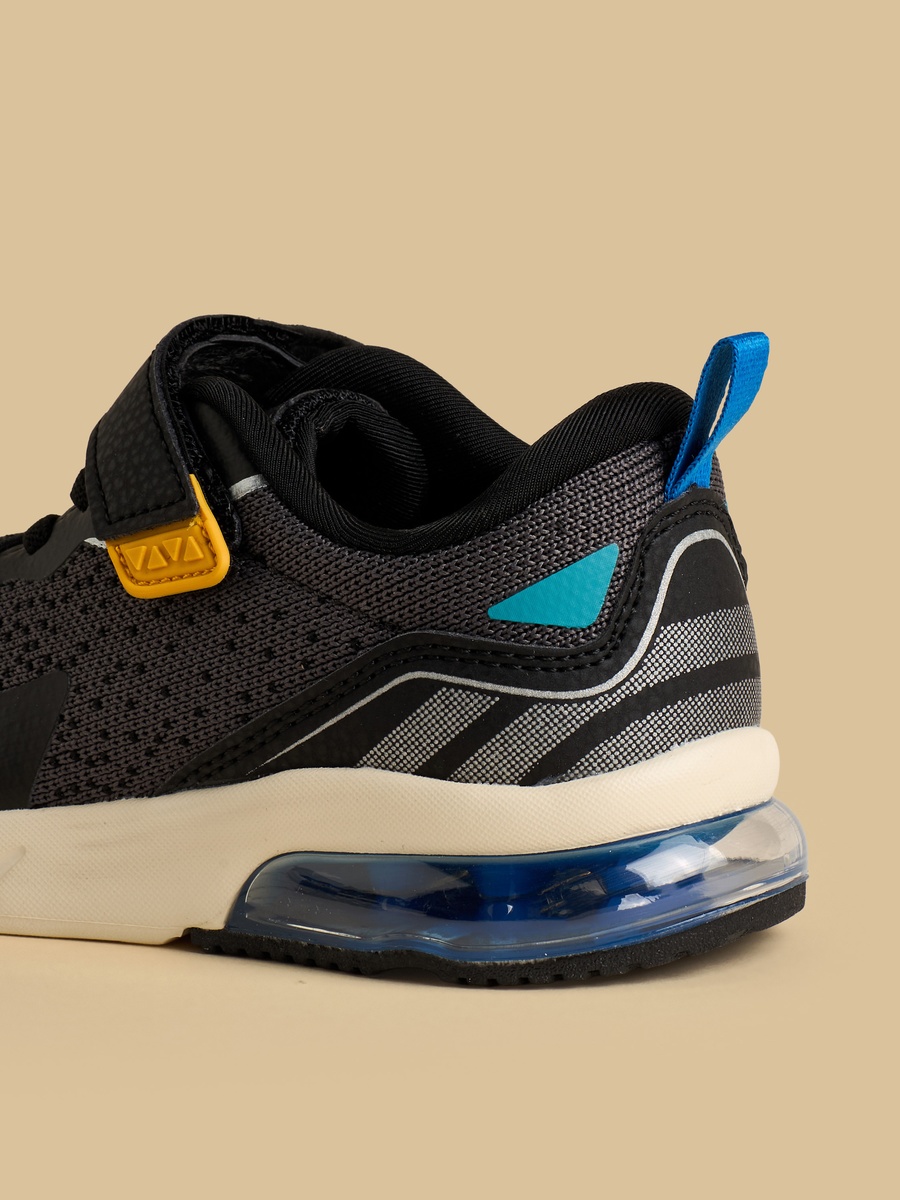Flyknit Textured Sports Shoes with Hook and Loop Closure