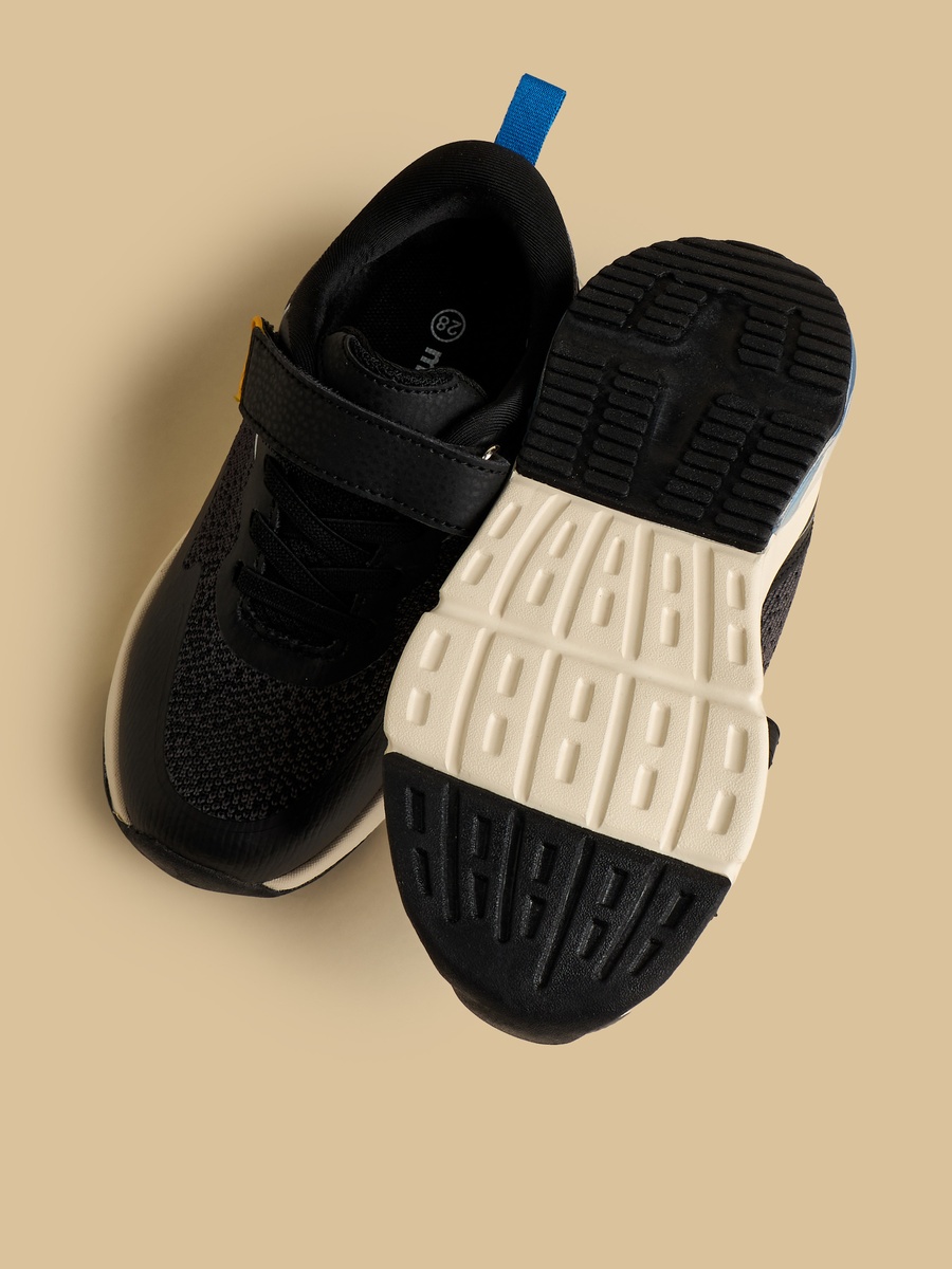 Flyknit Textured Sports Shoes with Hook and Loop Closure