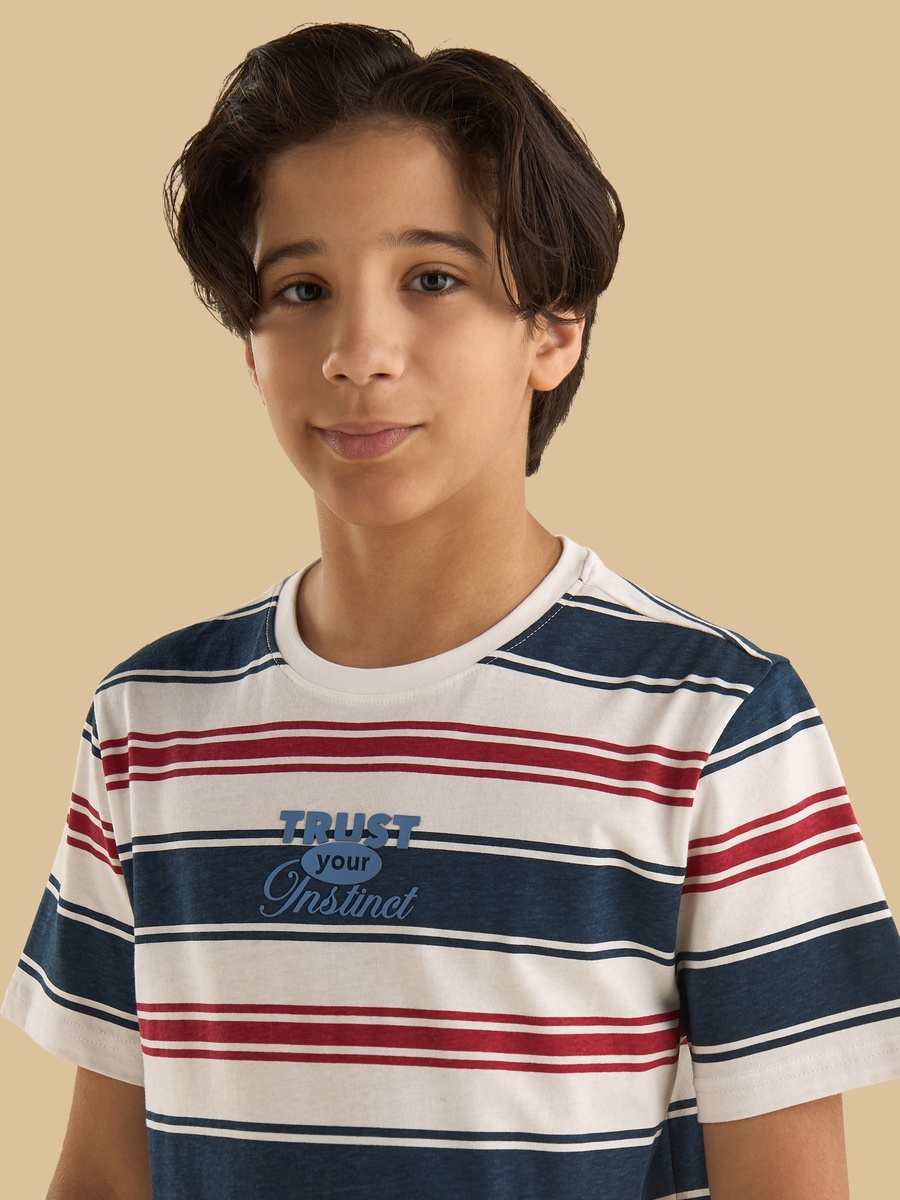 تيشيرت مخطط