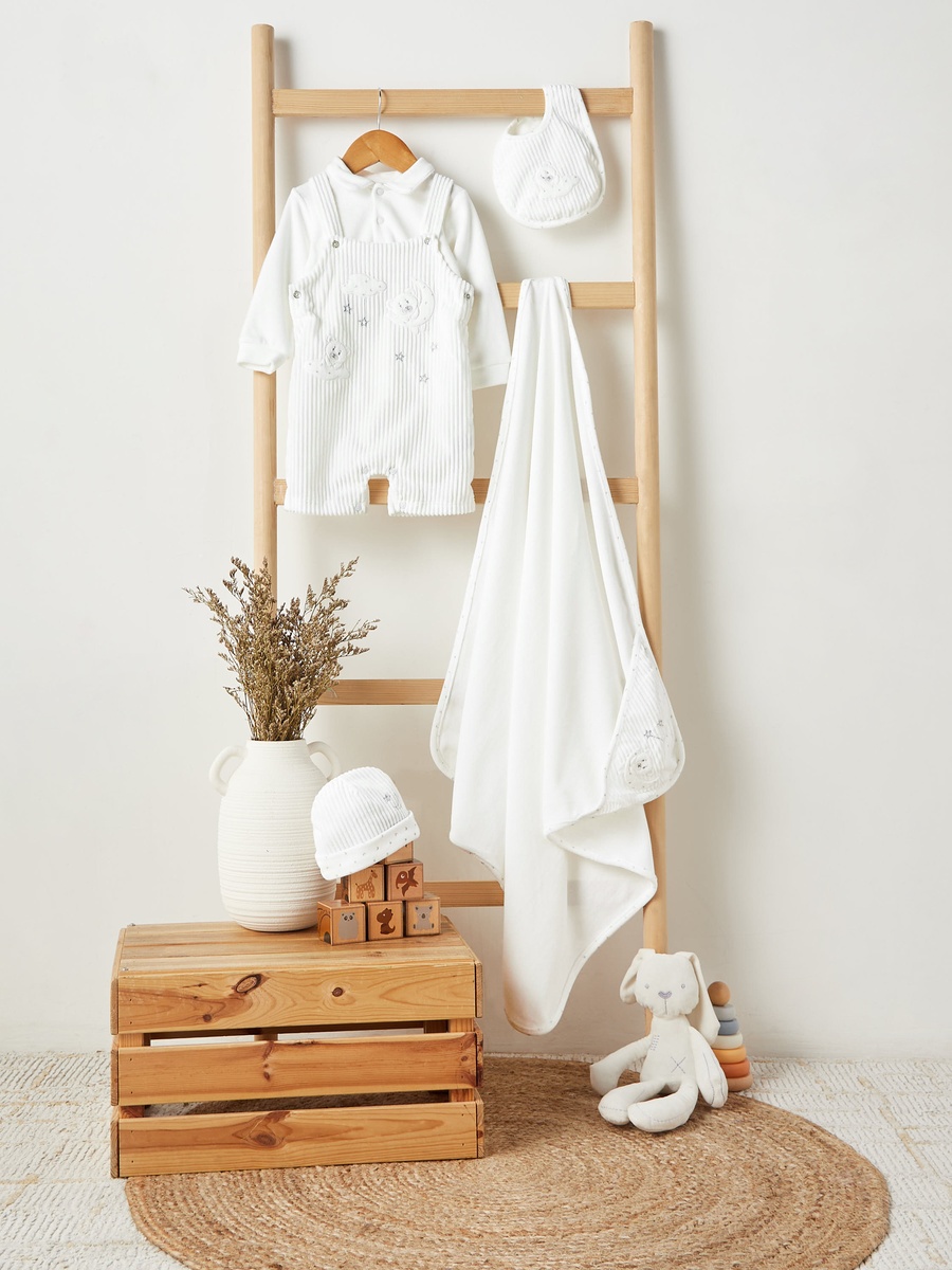 Collared Long Sleeves T-Shirt and Dungaree Set with Applique Design