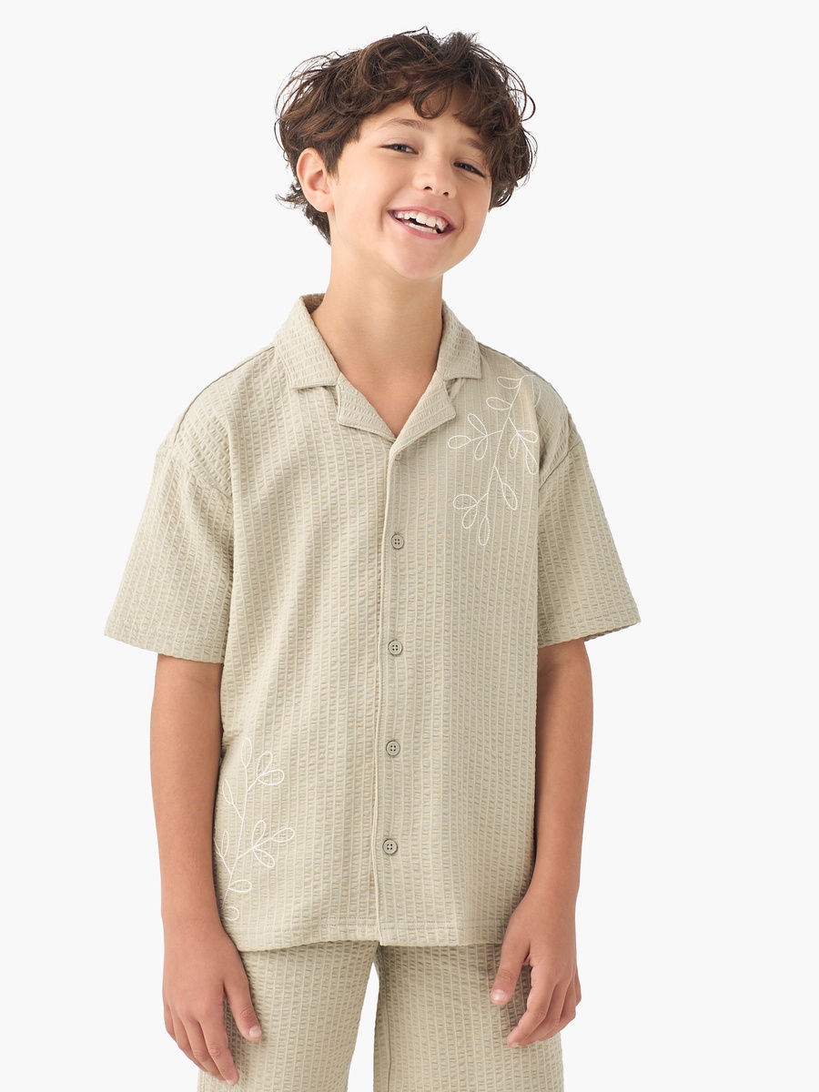Camp Collar Short Sleeves Shirt and Shorts Set with Embroidery Detail