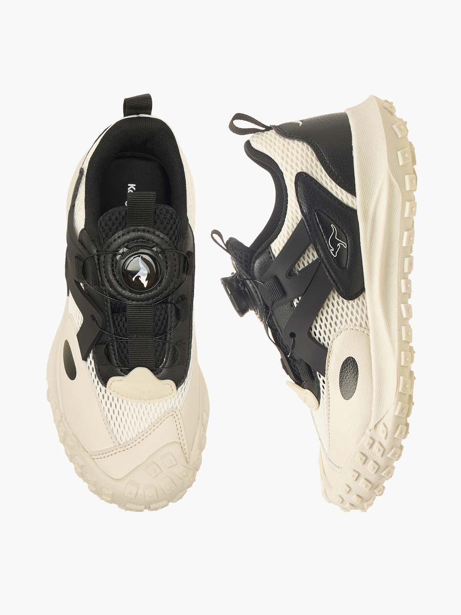 Rotating Buckle Sports Shoes