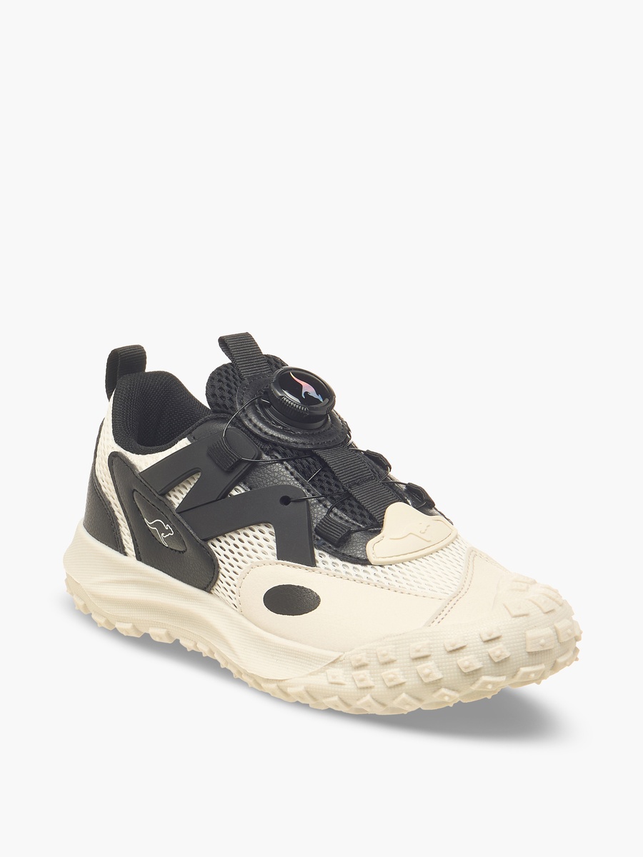 Rotating Buckle Sports Shoes