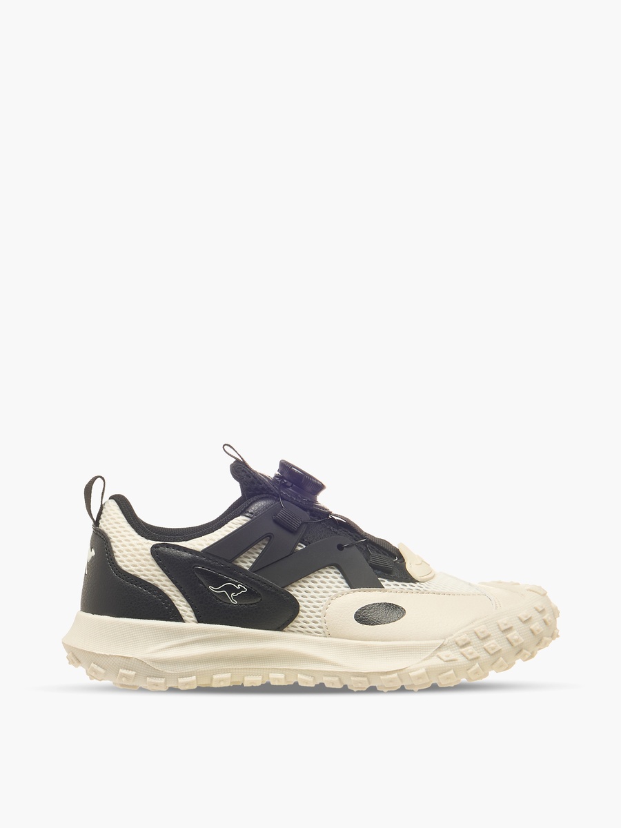 Rotating Buckle Sports Shoes