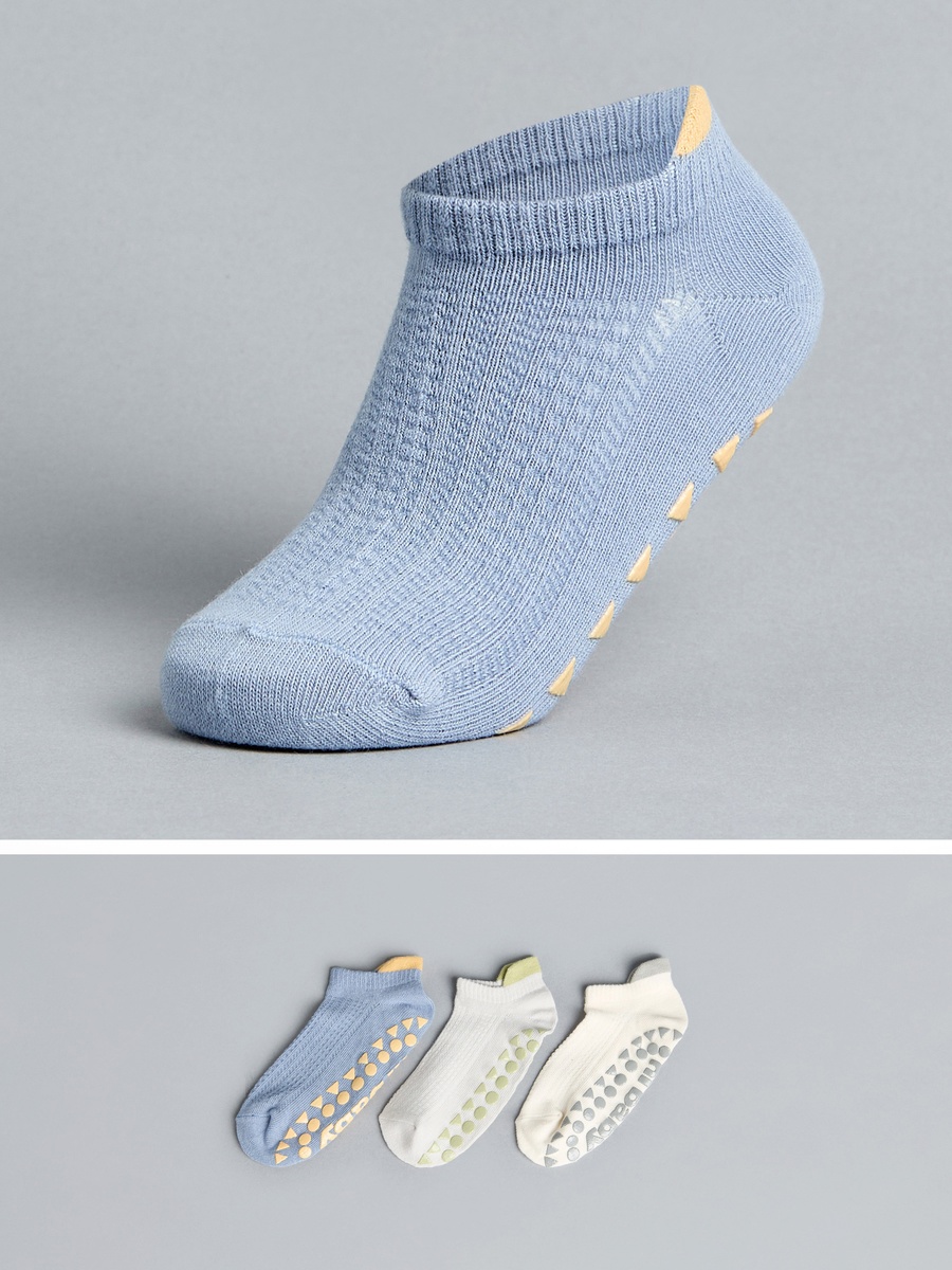 Pack of 3 - Textured Antiskid Calf Length Socks