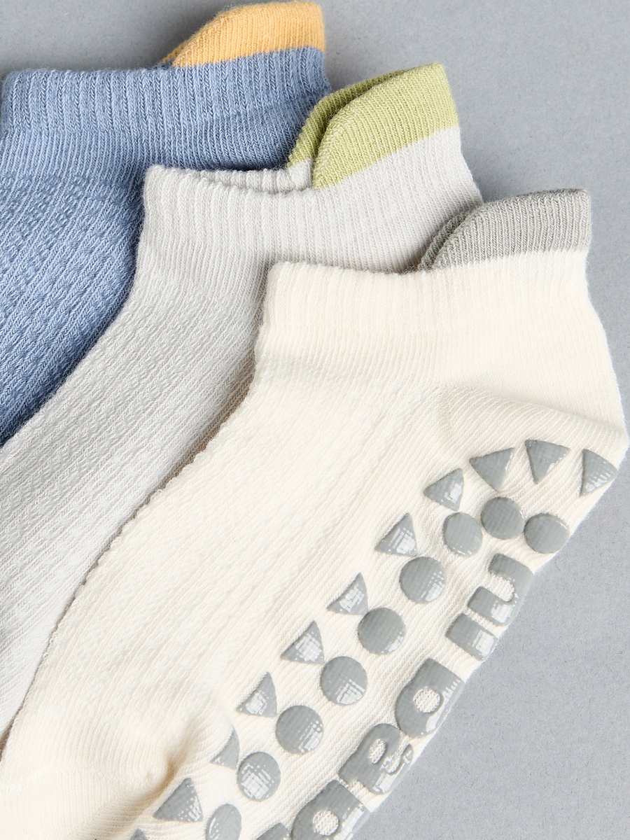 Pack of 3 - Textured Antiskid Calf Length Socks