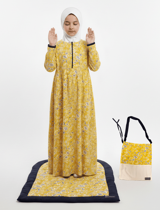 مجموعة من فستان صلاة وشنطة مع سجادة للبنات