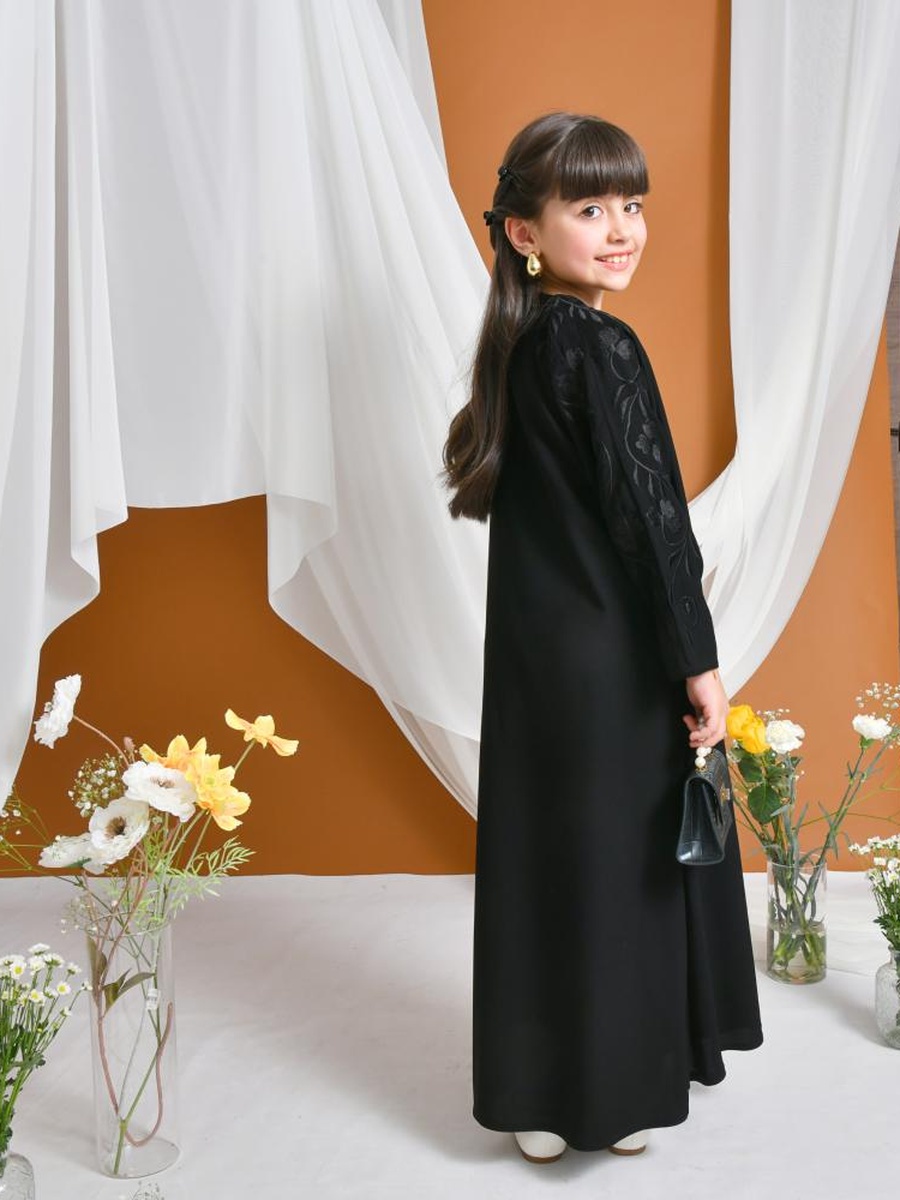عباية بناتي بأكمام مطرزة