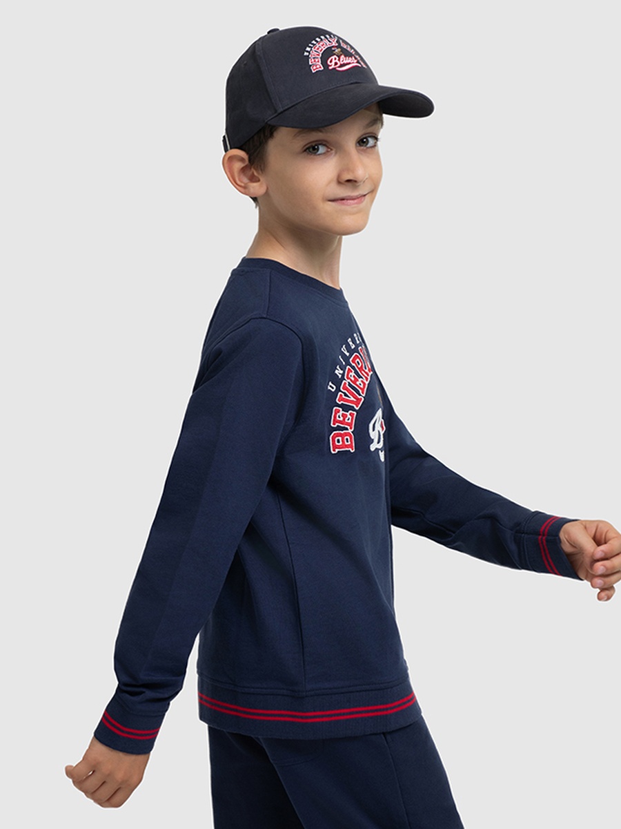 سويت شيرت بشعار مطرز