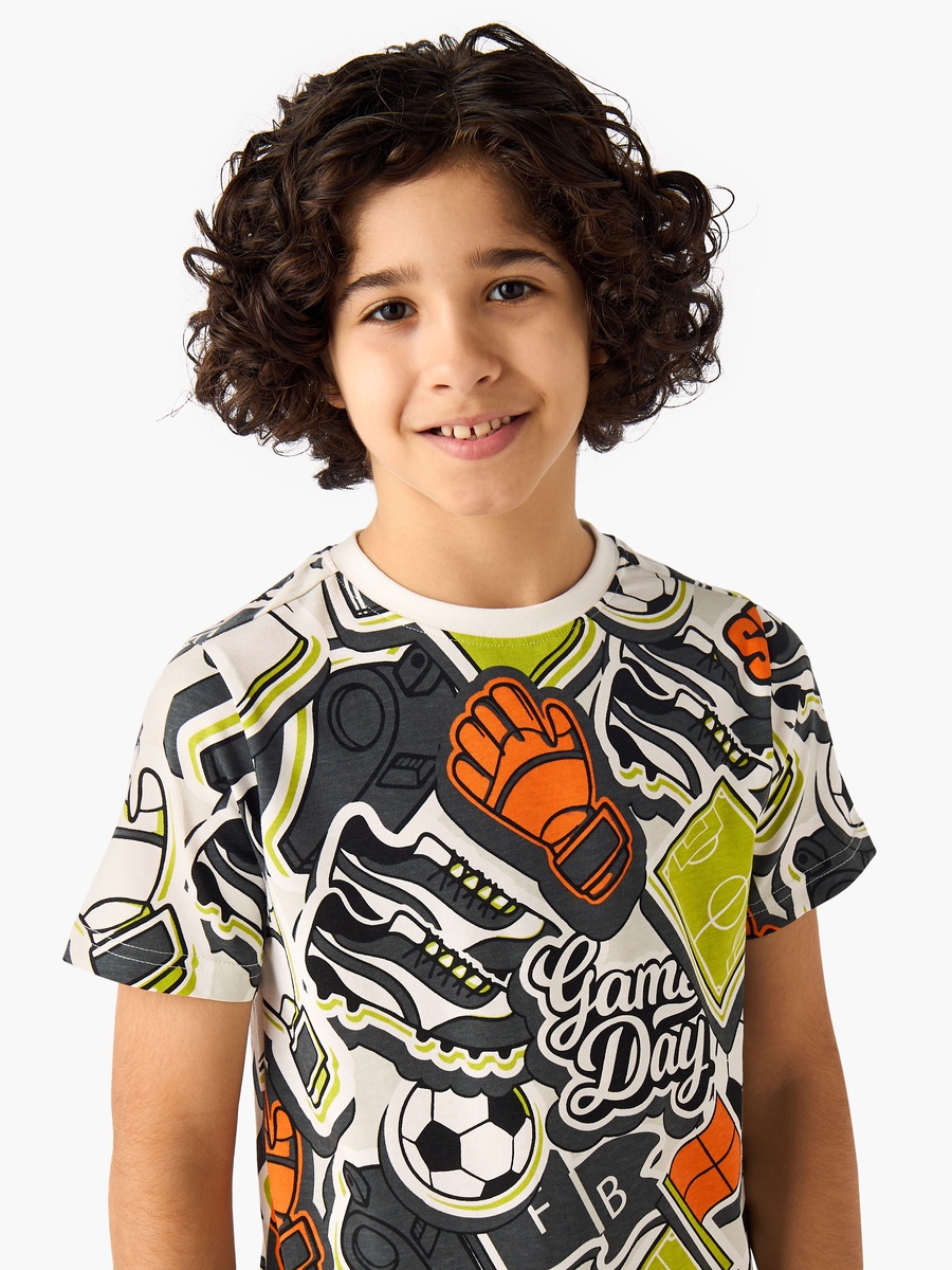 Set of 3 Crew Neck Short Sleeve T-Shirt and Shorts Set with Gaming Print