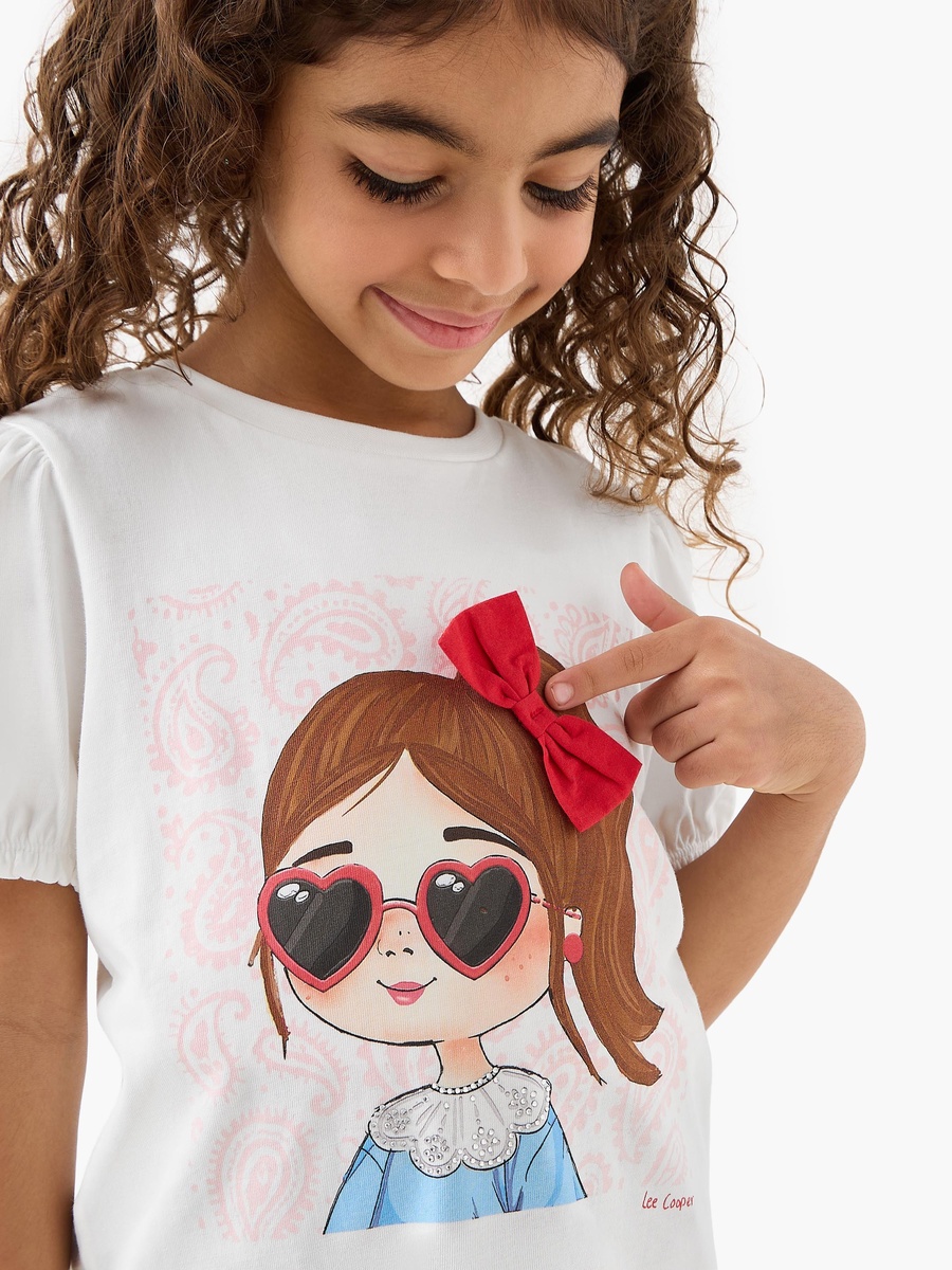 Round Neck Short Sleeves T-Shirt with Embellished Graphic Print