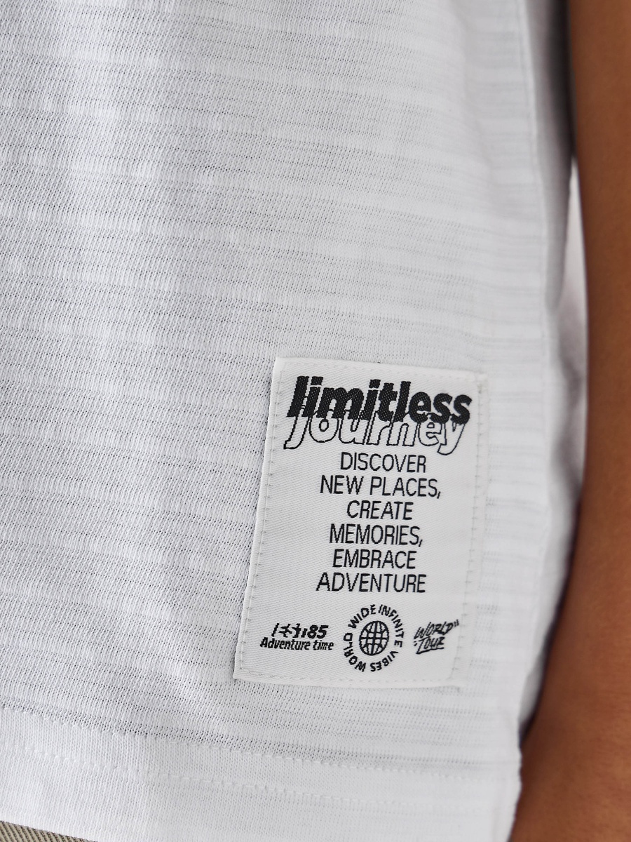 Crew Neck Short Sleeves T-Shirt with Texture
