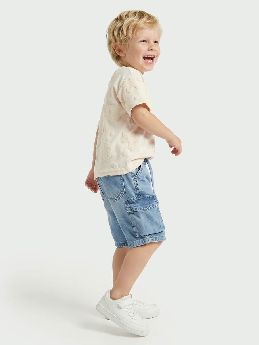 Crew Neck Short Sleeves T-Shirt with Applique Accent