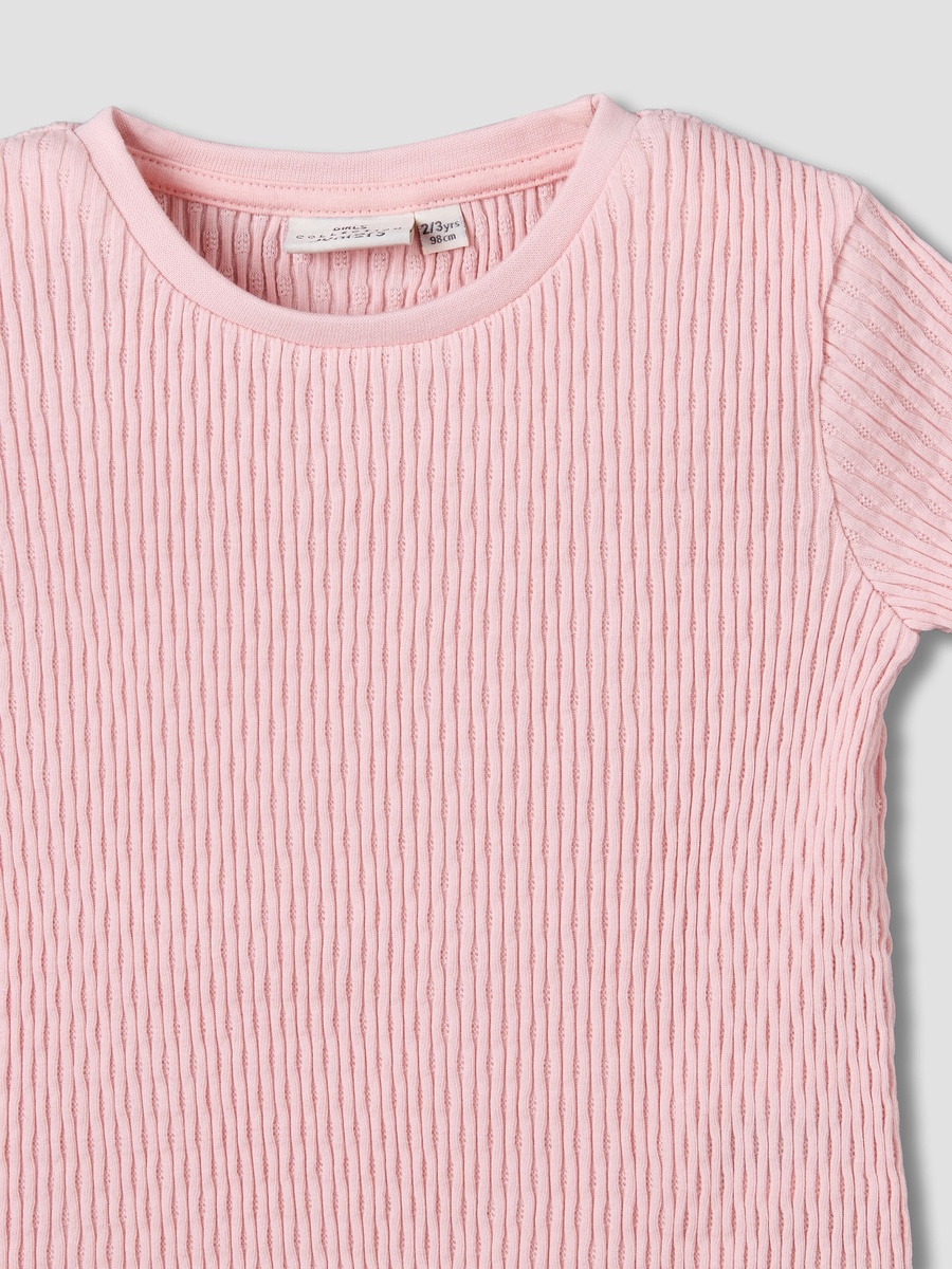 Crew Neck Short Sleeves T-Shirt with Ribbed Design
