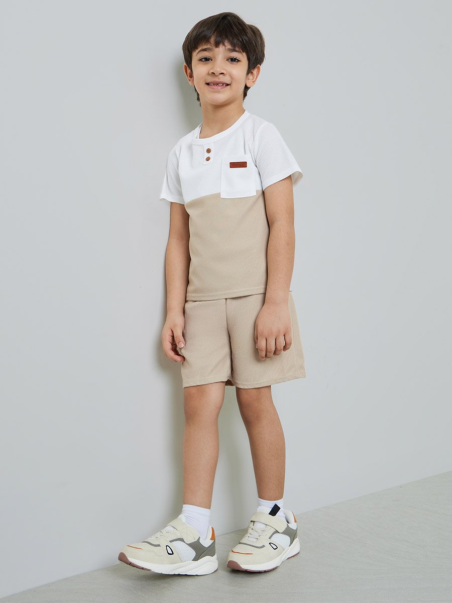 Boys Color Block Pocket Details T-Shirt And Solid Shorts Set