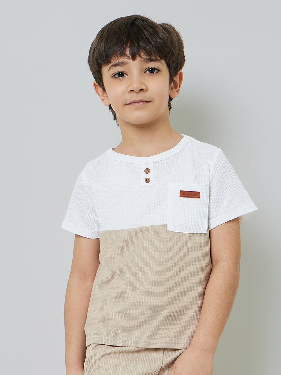 Boys Color Block Pocket Details T-Shirt And Solid Shorts Set