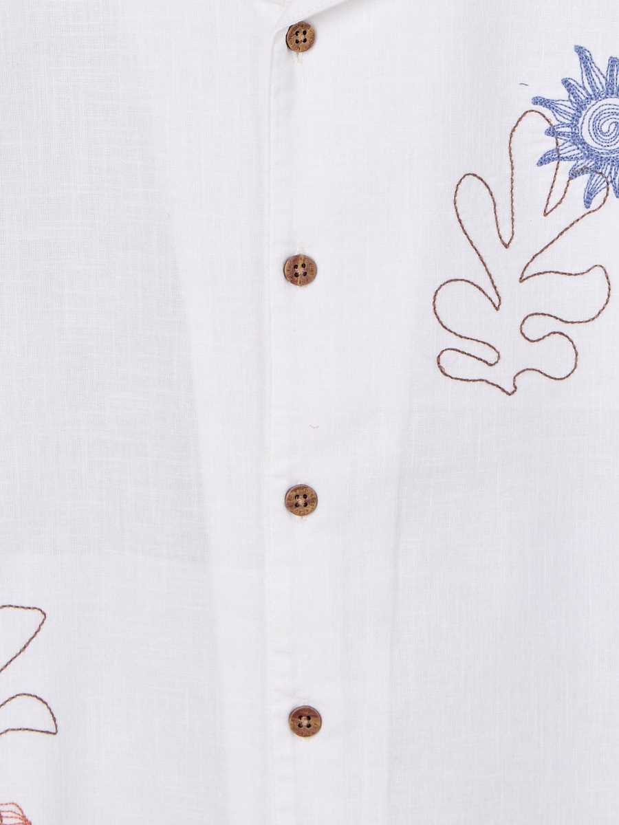 Short Sleeves Shirt with Embroidered Design